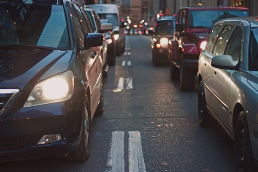 Image of cars stuck in traffic. Use inbound marketing to increase website traffic.